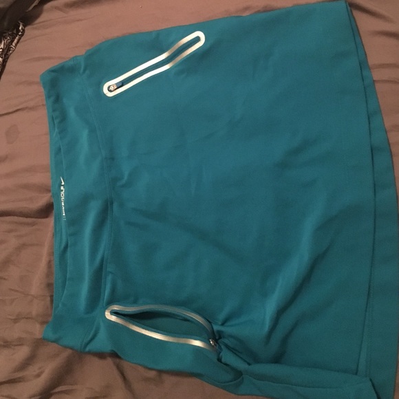 Nike drifit turquoise skort with 3 zipper pockets