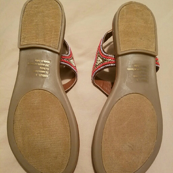 Madden Girl beaded thong sandals Sz.6 - Picture 3 of 3