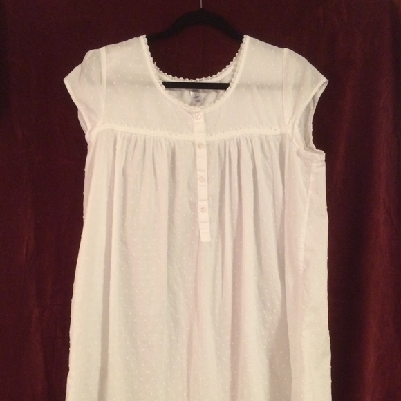 Women's Large Adonna White Dotted Nightgown.