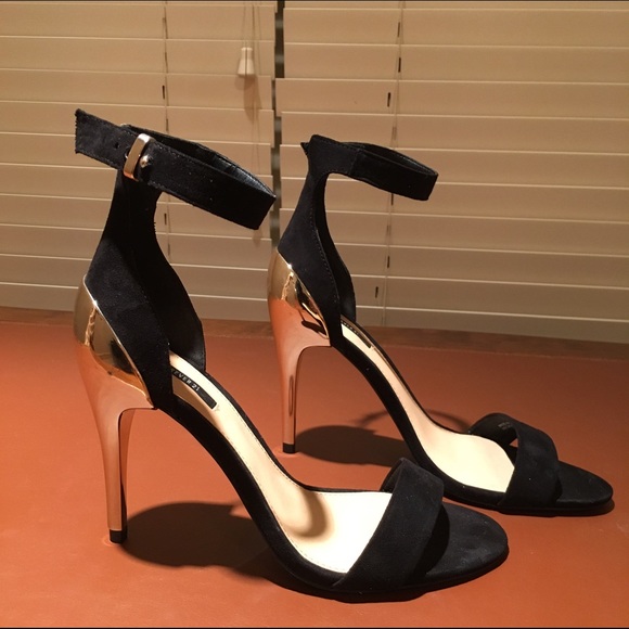 Fun forever 21 open toed pumps with gold details