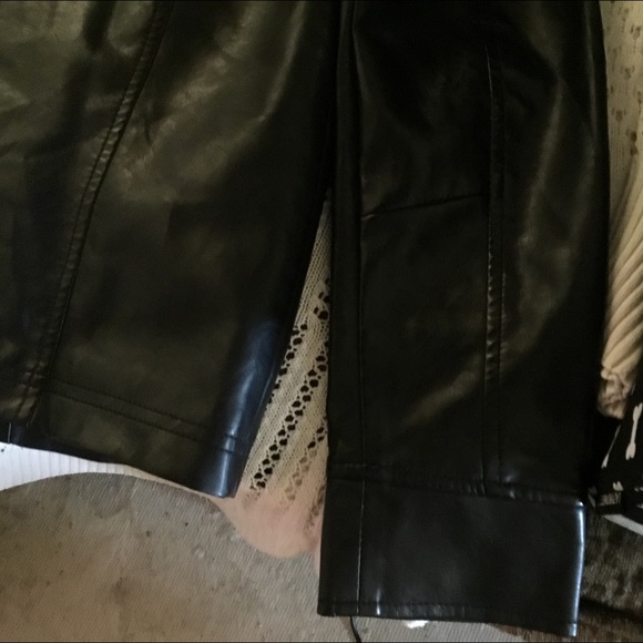 SOLD*****************************💥 LEATHER JACKET - Picture 3 of 4