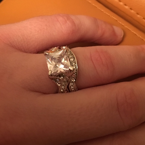 Sterling Silver Plated Crystal Gems Wedding Ring. - Picture 2 of 3