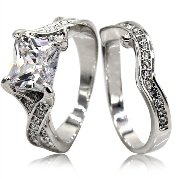 Sterling Silver Plated Crystal Gems Wedding Ring. - Picture 3 of 3