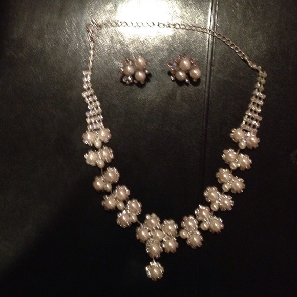 Pearl & Rhinestone necklace w/ matching earrings.