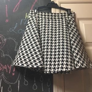 Black and white "spiny" lovely skirt!