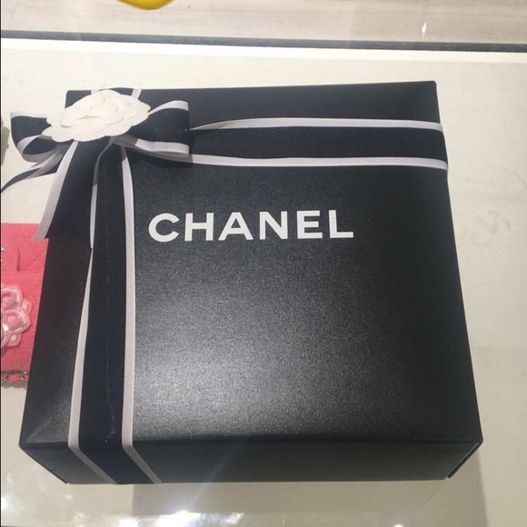 Meet your Posher, Erika - Picture 2 of 2