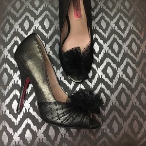 Betsy Johnson LE peep toe heels