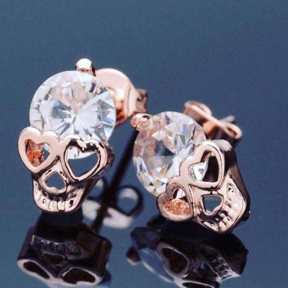 β¨οΈSALEβ¨οΈπ πHPπ 18k Rose Gold Skull CZ Studs - Picture 4 of 4