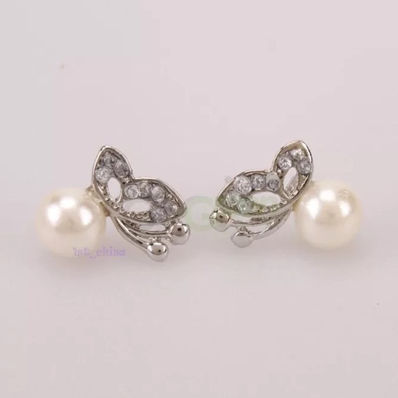 Butterfly diamond pearl stud earrings