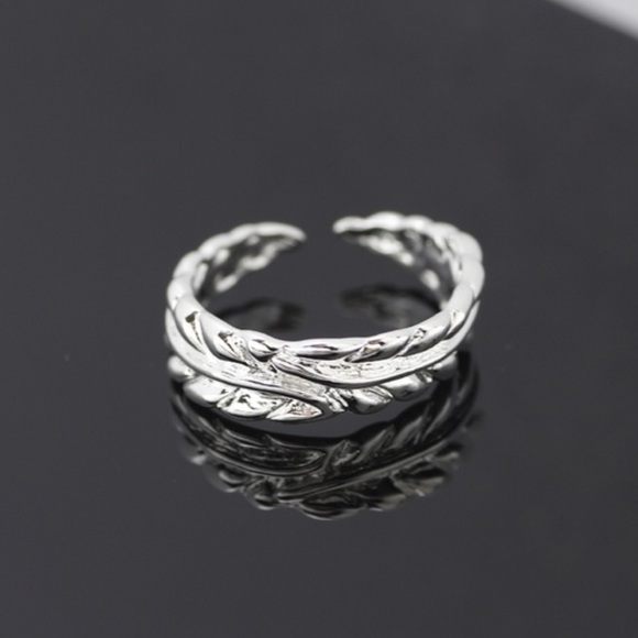 โผ๏ธSALEโผ๏ธ๐HP๐925 Sterling Silver Leaf Toe Ring - Picture 3 of 3