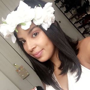 Meet your Posher, Ashira