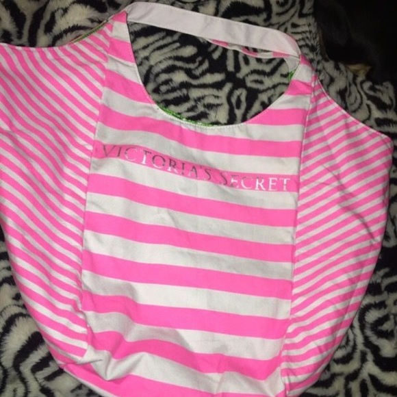 Brand new VS PINK tote! Perf to take 2 the beAch