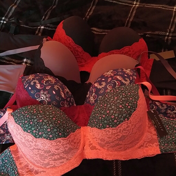 🌻🌻Bundle of 4 Bras