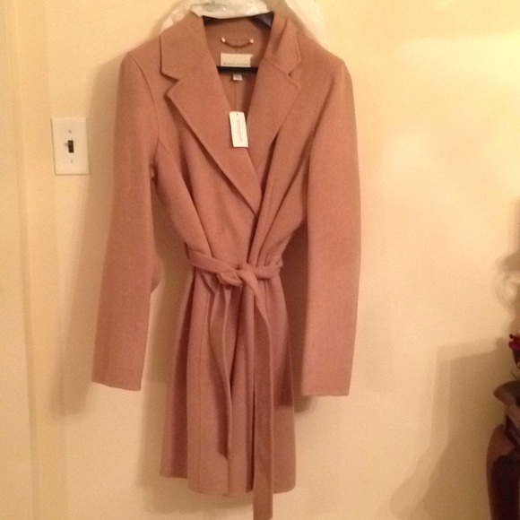 Banana Republic wool coat. Size L. New