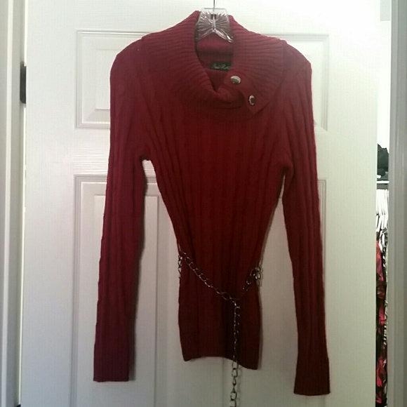 Sweater shirt with turtleneck & Chain