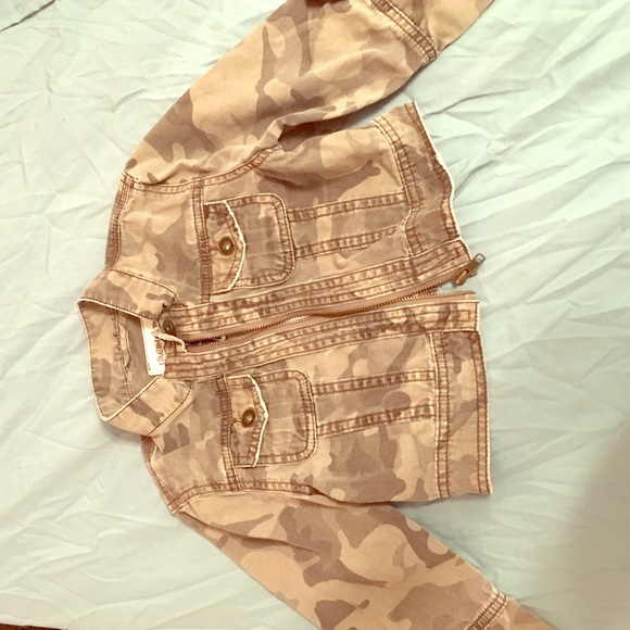 Authentic Limited🌸Two camouflage cropped jacket