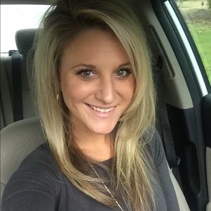 Meet your Posher, Lauren