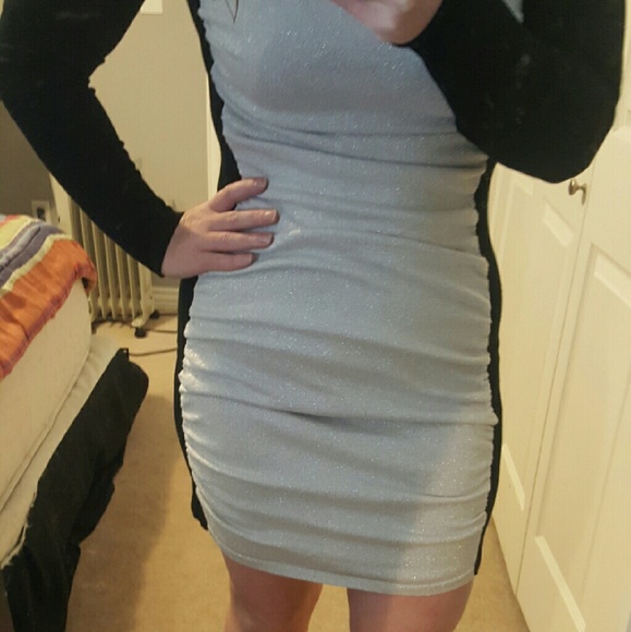 EXPRESS HOLIDAY RUCHED DRESS - Picture 3 of 4