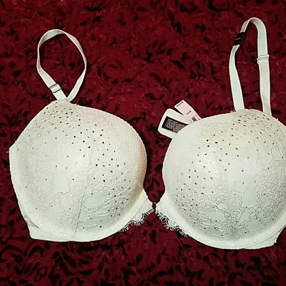 White bra Victoria Secret 34DDD I NEED ONE 36D