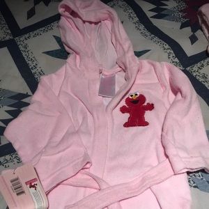 Newborn Elmo bath robe never worn