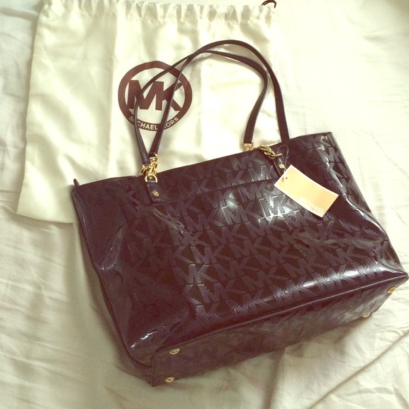 Michael Kors Signature Jet Set Chain Tote