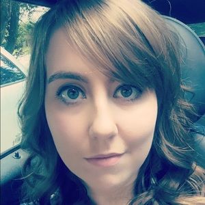 Meet your Posher, Abbey