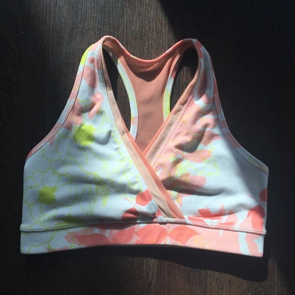 Lululemon sports bra