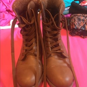 Brown leather material booties with knit