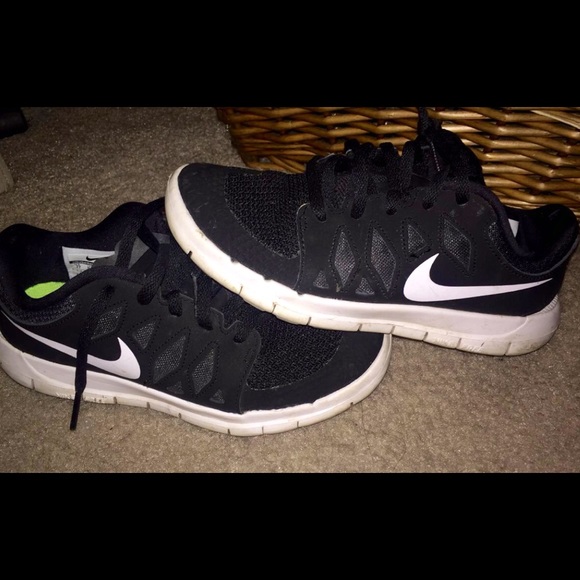 kids black nike