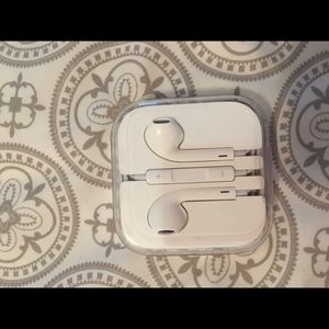 Apple earbuds
