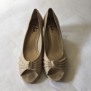 Life Stride Wedges in Linen Tan