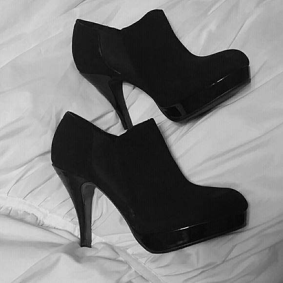 City Classified Black Heeled Booties