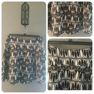 H & M BLACK/CREAM LINEN SKIRT