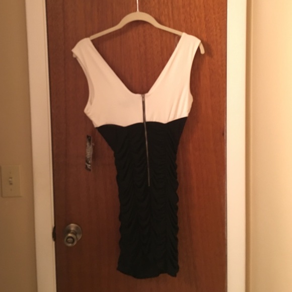 Black/White fitted dress with jeweled sleeves - Picture 3 of 3