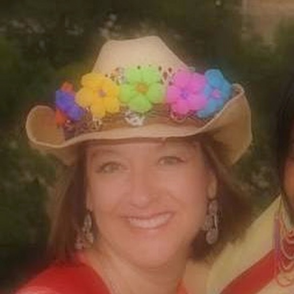 Meet your Posher, Alyssa - Picture 1 of 1