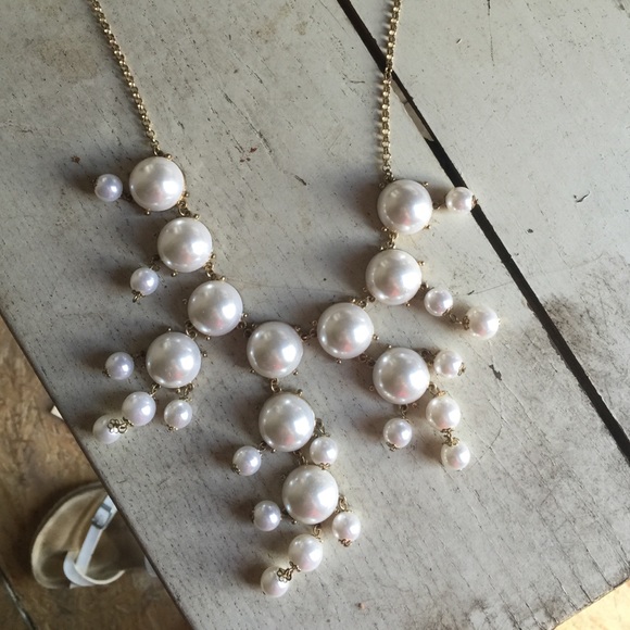 Neclace w/ White Pearls