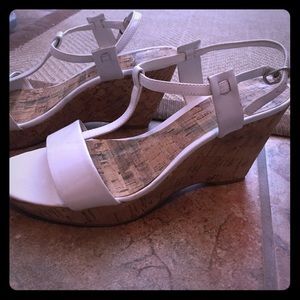 White wedged sanders