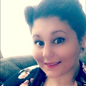 Meet your Posher, Cassandra