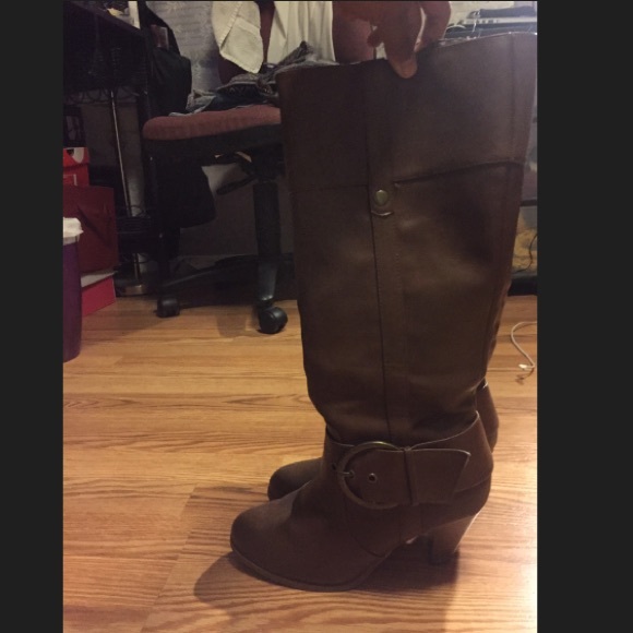 Brand new 3 inch brown boots