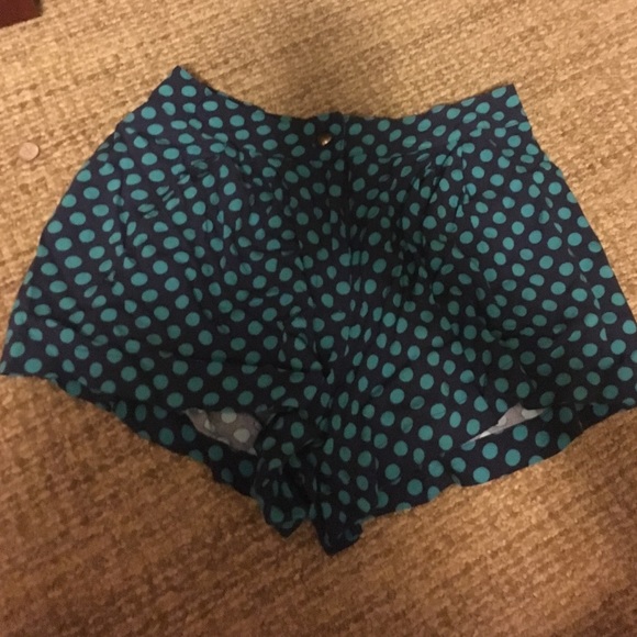 size medium shorts