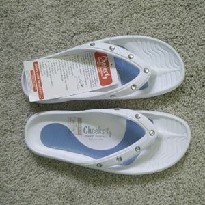 Cute comfy flip flops