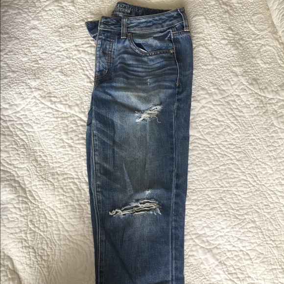American Eagle Distressed Boy Crop Jeans