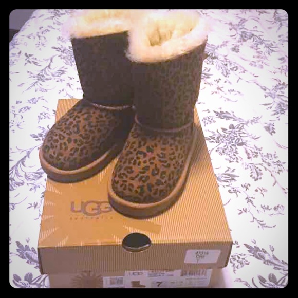 SOLD❗️❗️❗️UGG Australia Girl's Bailey Bow Rosette
