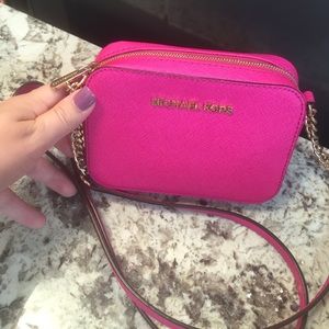 Small jet set cross body