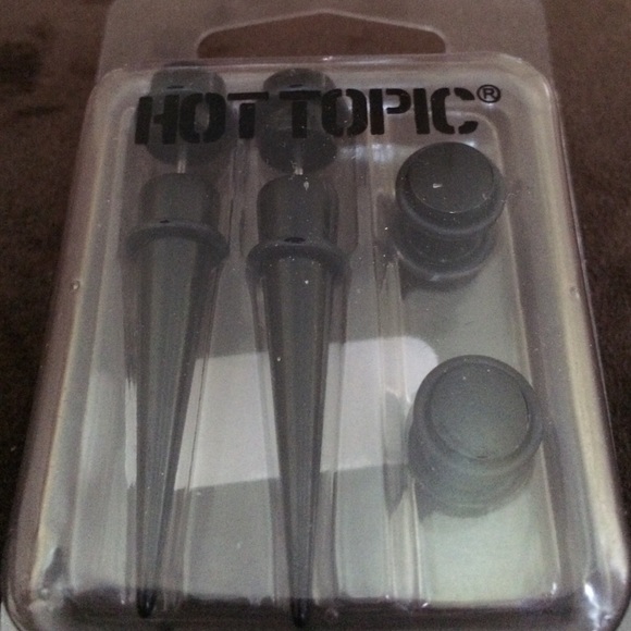 Faux plugs