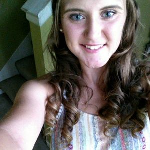 Meet your Posher, Adrianna