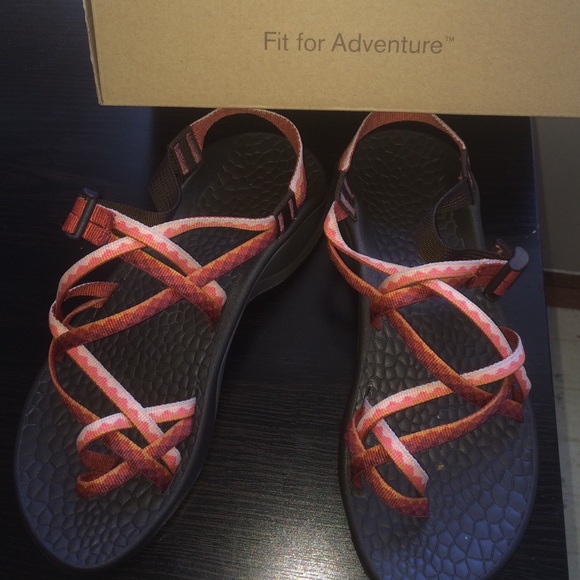 CHACOS UPDRAFT SIZE 9 ✨