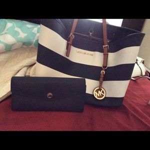 Michael Kors purse and matching wallet