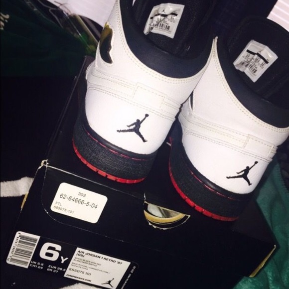 Jordans retro 1's