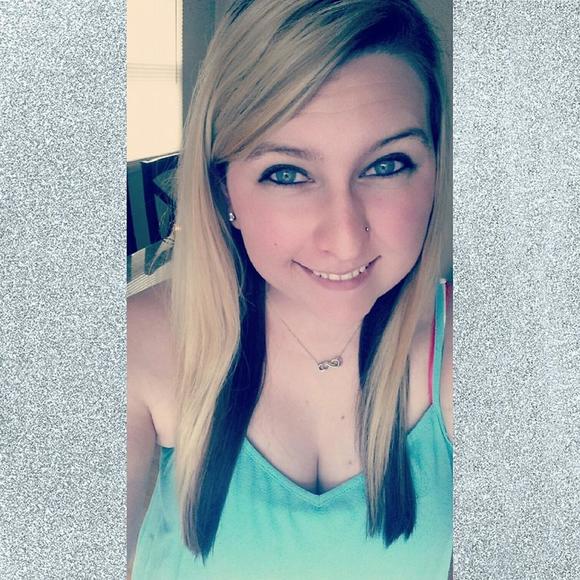 Meet your Posher, Jessica - Picture 1 of 1